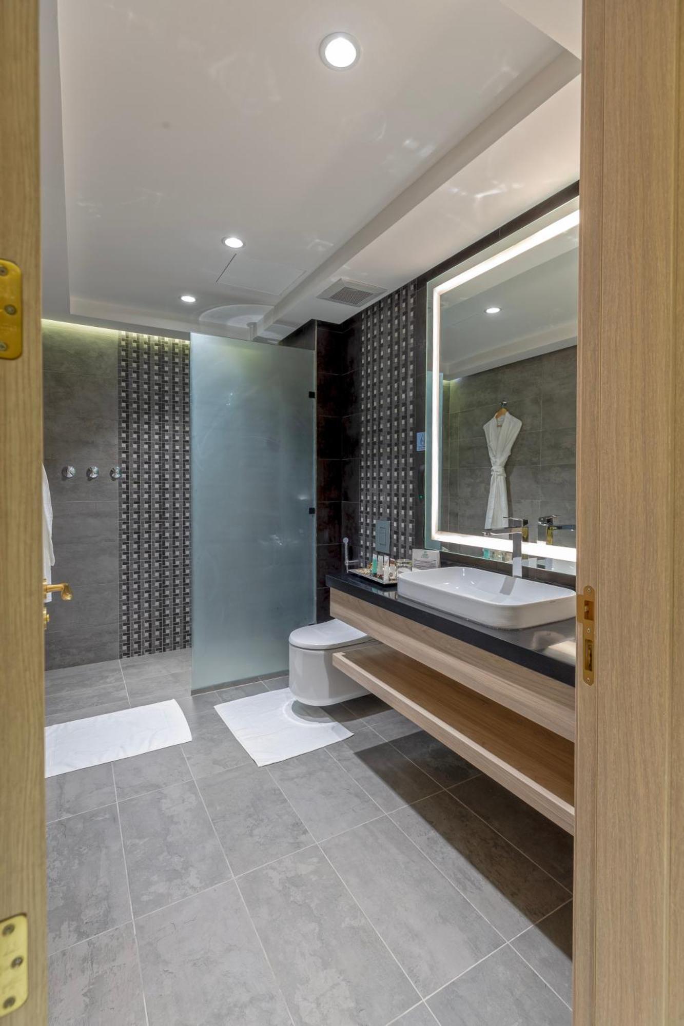 Green Park Hotel Доха Екстериор снимка