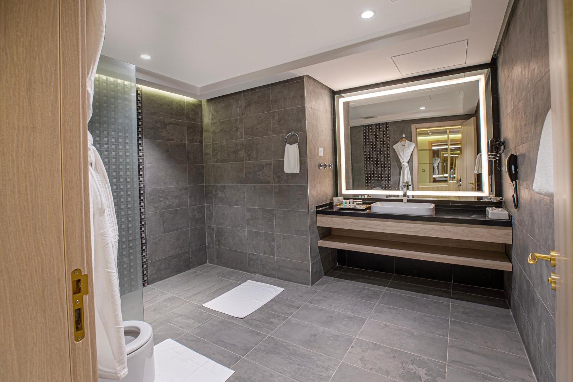 Green Park Hotel Доха Екстериор снимка