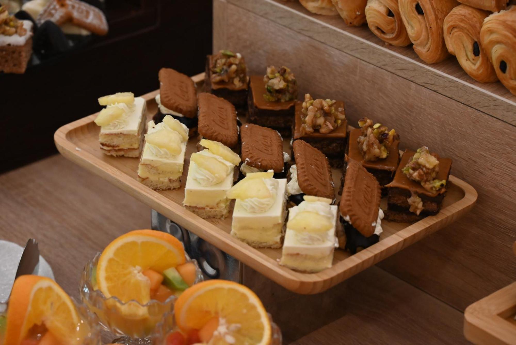 Green Park Hotel Доха Екстериор снимка