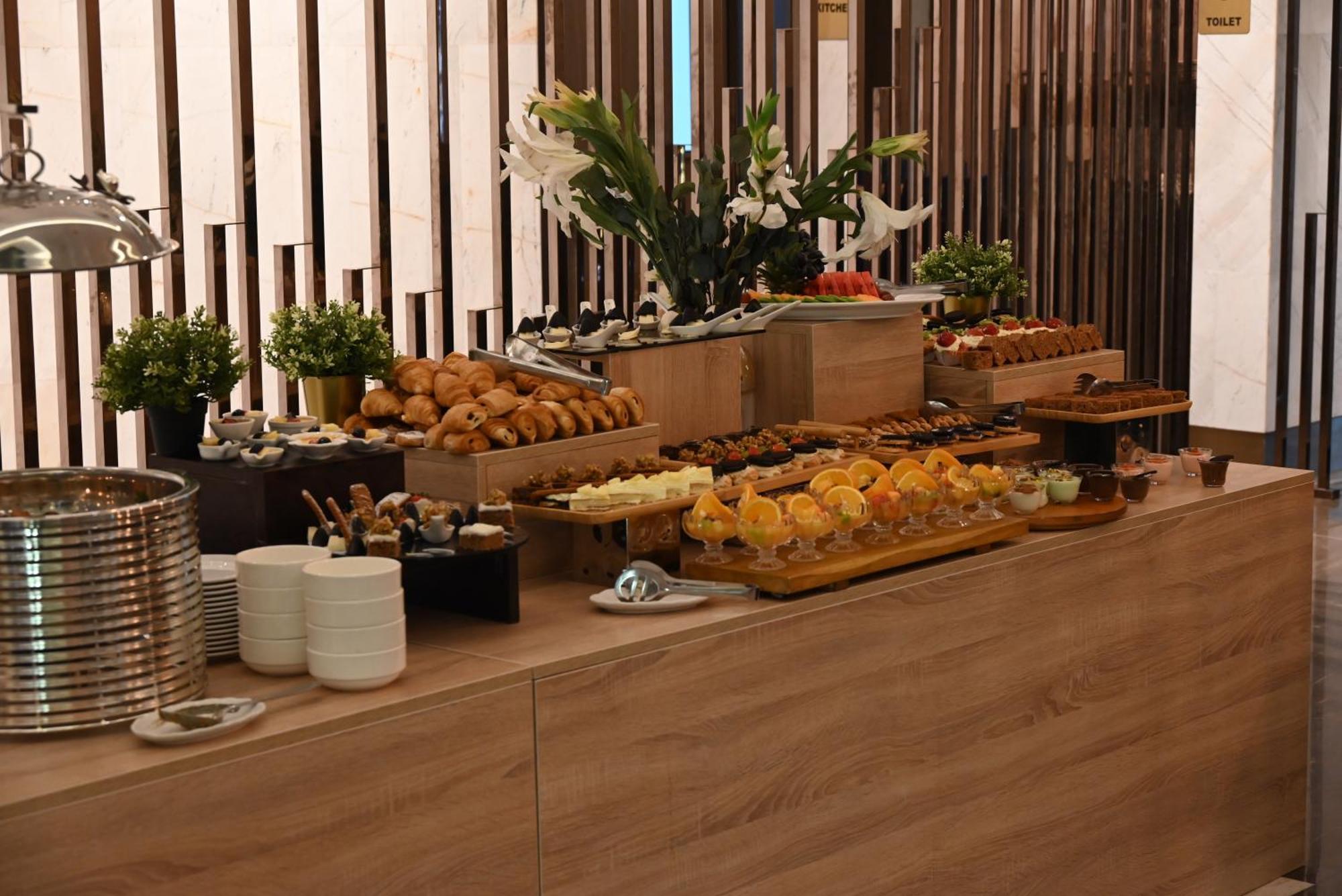 Green Park Hotel Доха Екстериор снимка