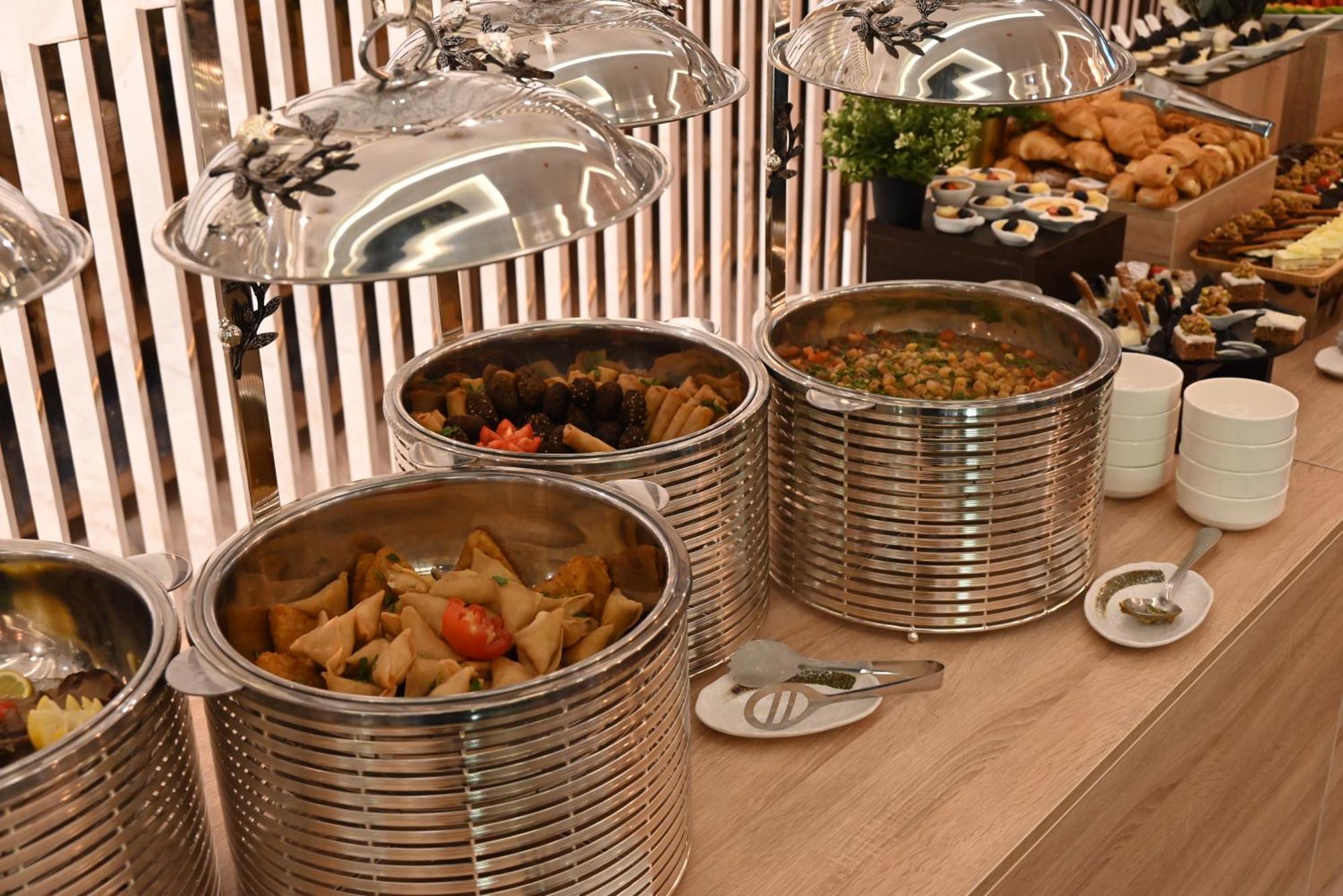 Green Park Hotel Доха Екстериор снимка