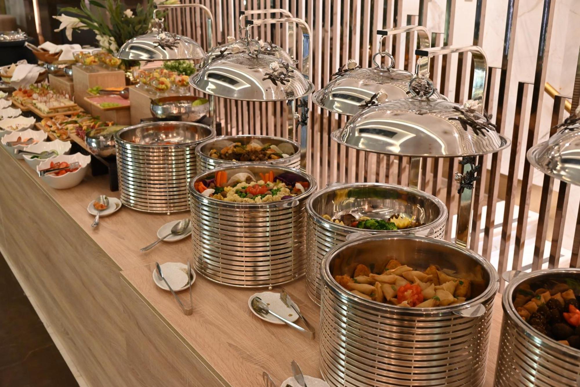Green Park Hotel Доха Екстериор снимка