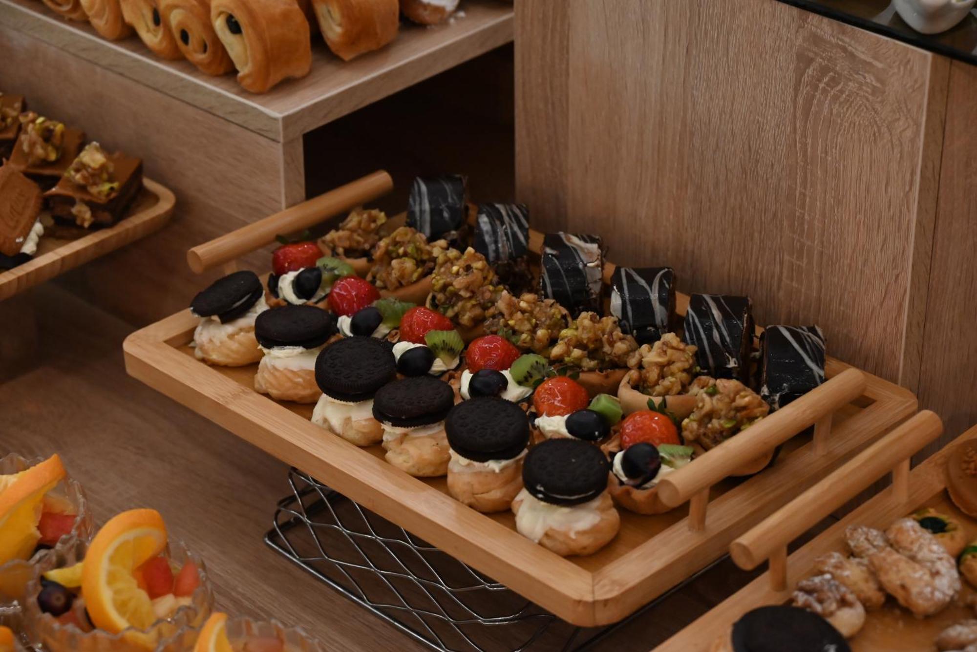Green Park Hotel Доха Екстериор снимка